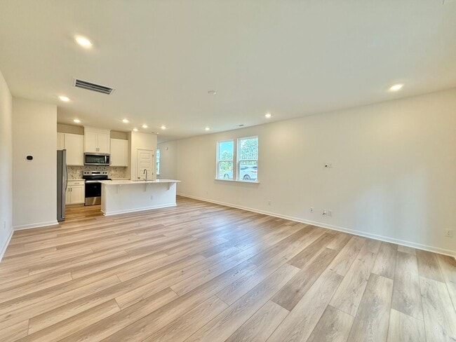 Building Photo - Stunning New Construction 3BD, 2.5BA End U...