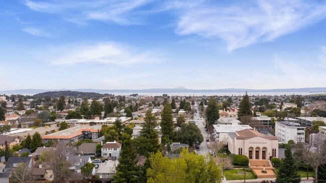 Building Photo - Prime San Mateo Living | 1 BR - 1 BA - Condo