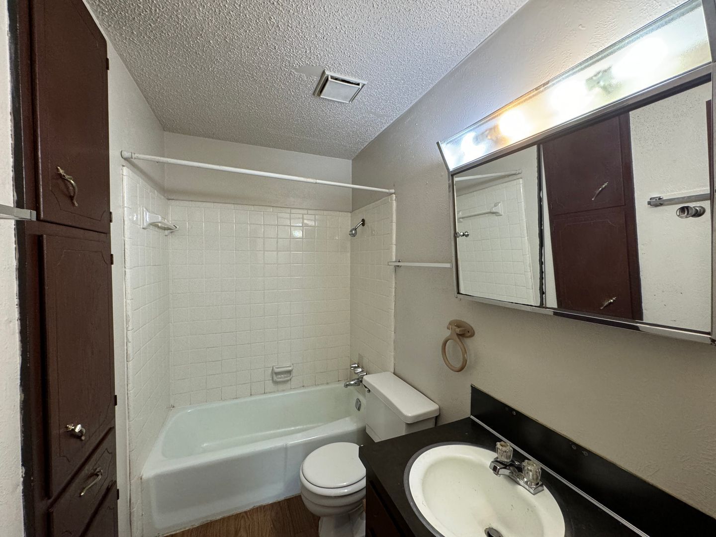 Building Photo - 2209 Wheeler Ave