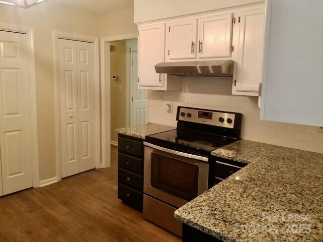 Building Photo - 6613 Farrington Ln