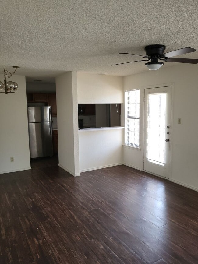 Primary Photo - 1741 Crest Grove Dr