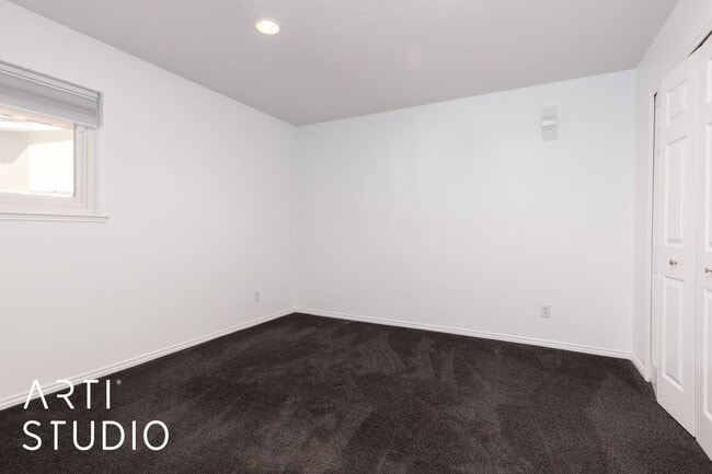 Building Photo - Beautiful 4-bedroom home!