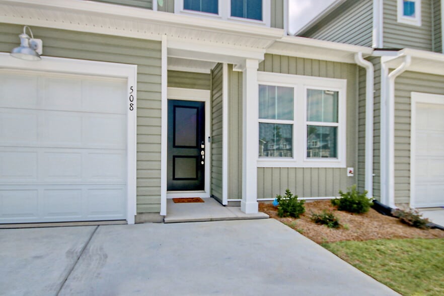 Building Photo - 508 Sea Sparrow St