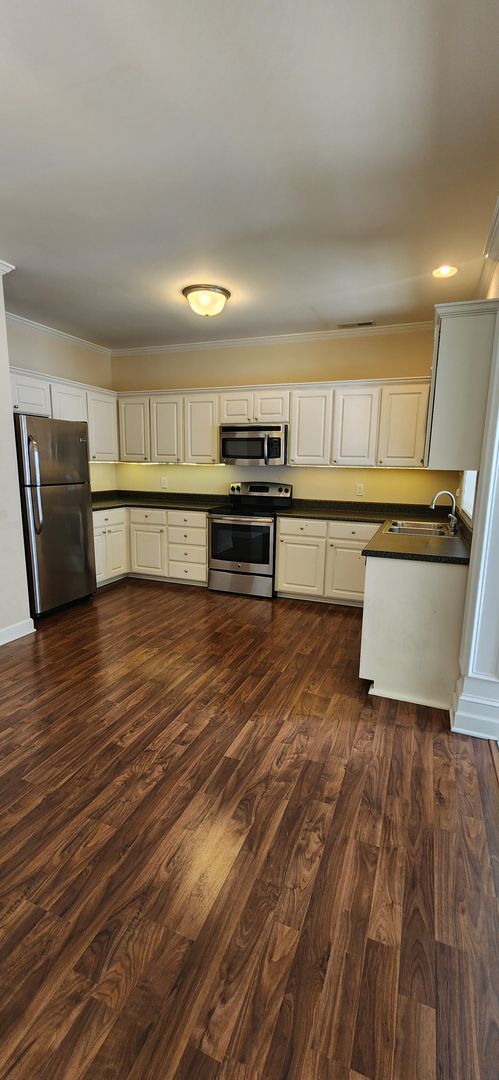 Building Photo - 2BR, 2.5BA Townhome in Middleton Place