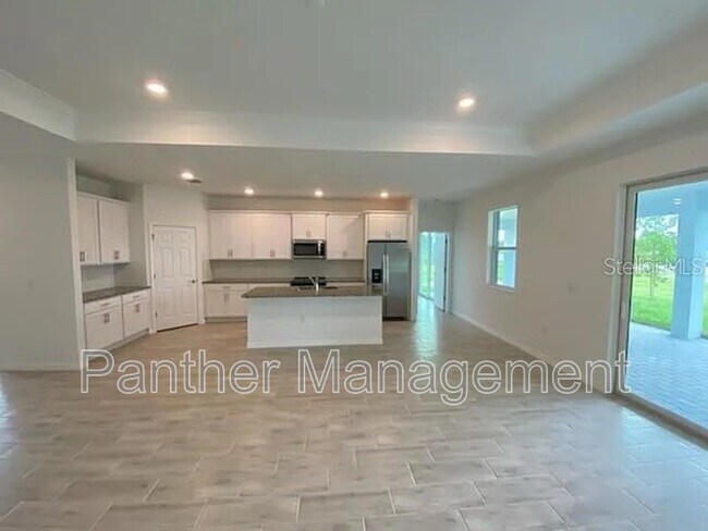 Building Photo - 384 Prineville St
