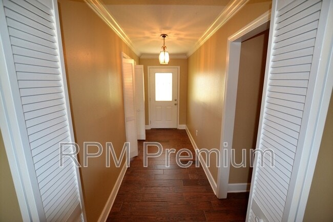 Building Photo - 12299 Sherbrook Dr