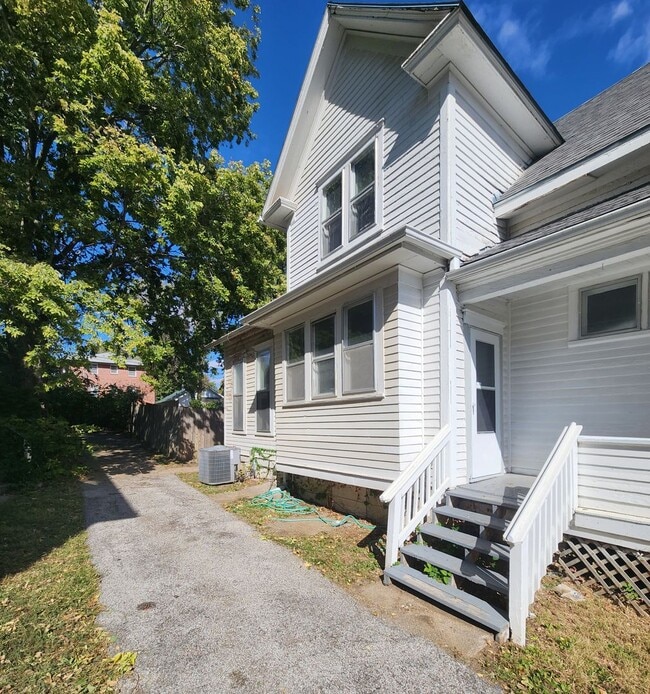 Building Photo - 3522 Cass St