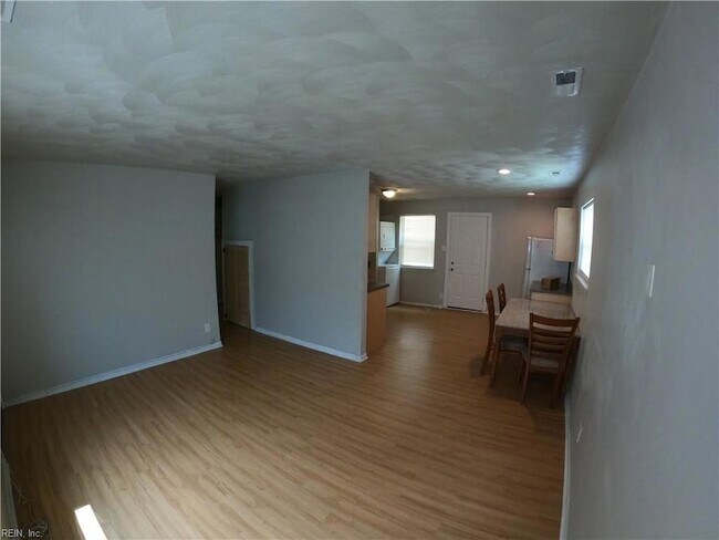 Building Photo - 1406 W 39th St