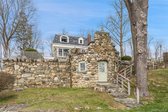 Building Photo - 598 N Lake Blvd