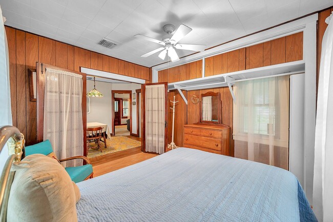 Building Photo - Charming Fully Furnished Gulfport Bungalow |