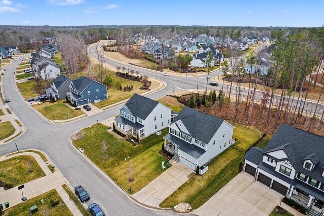 Building Photo - 4 Bedroom Executive Home located in Magnolia Green