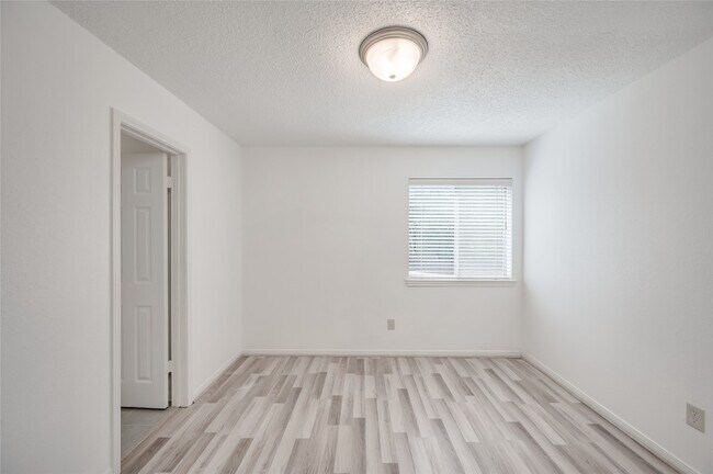 Building Photo - 3419 Spring Arbor Ln