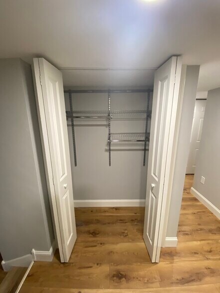 Building Photo - 5 Belle Ave