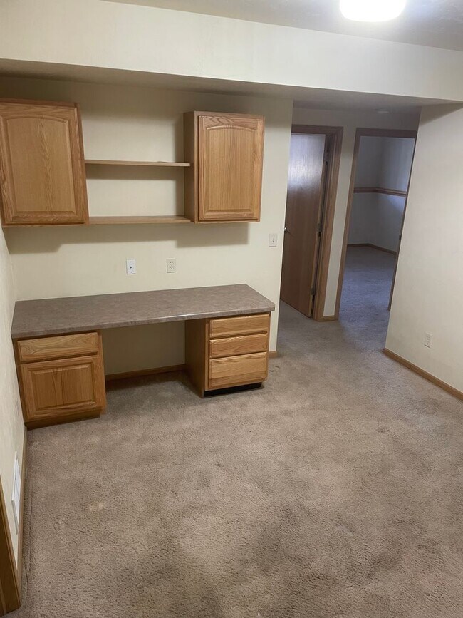 Building Photo - 2930 W Glenpark Dr