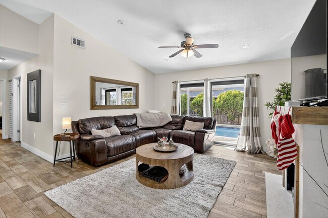 Building Photo - 691 Willow Grove Terrace