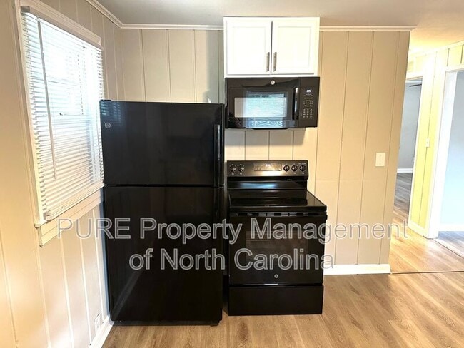 Building Photo - 108 Mendota Ave