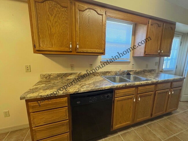 Building Photo - 1218/1220 Ridgecrest