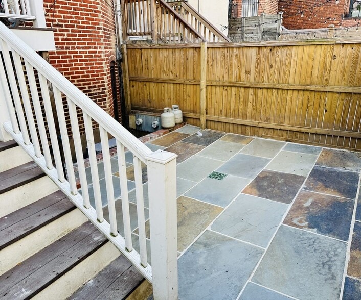 Building Photo - 2006 15th St NW