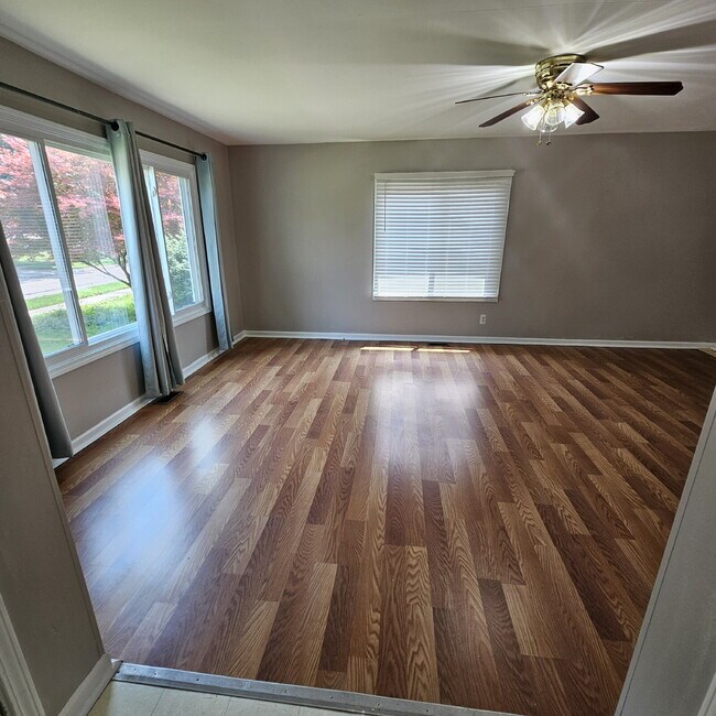 Building Photo - Spacious Newer Build 3 Bedroom Ranch w/ Ti...