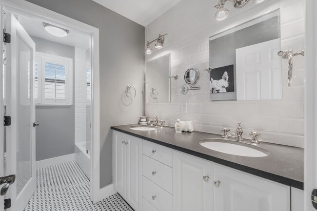 Building Photo - 5235 SW 171st Ave