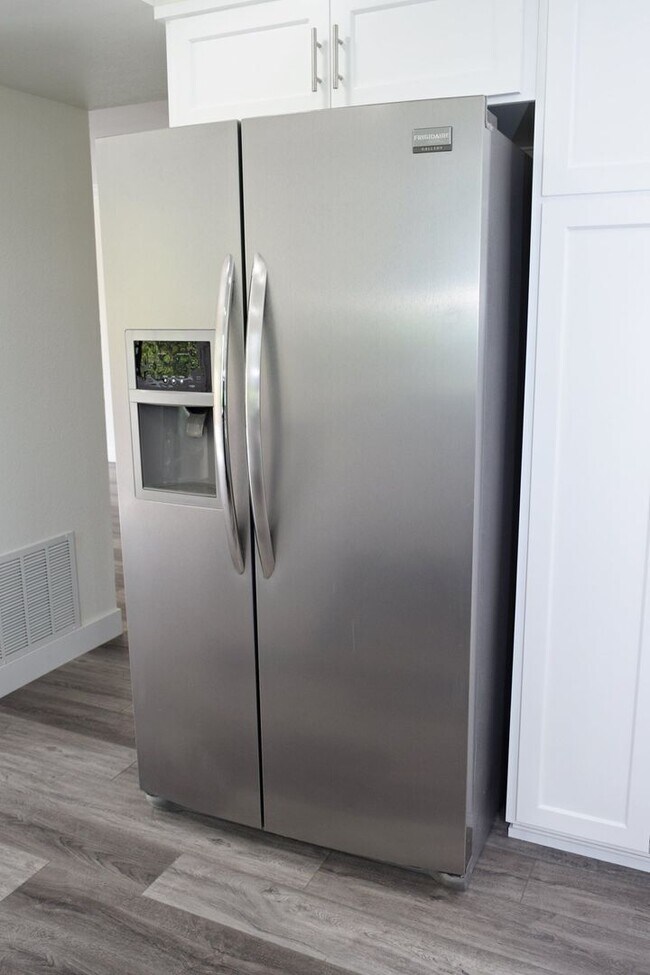 Building Photo - Flexible Lease Terms! Stunning 4BR/2.5BA Two-Story Renovated Townhome in UTC!