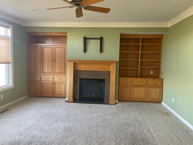 Building Photo - Five Bedroom Home in NE Rochester MN
