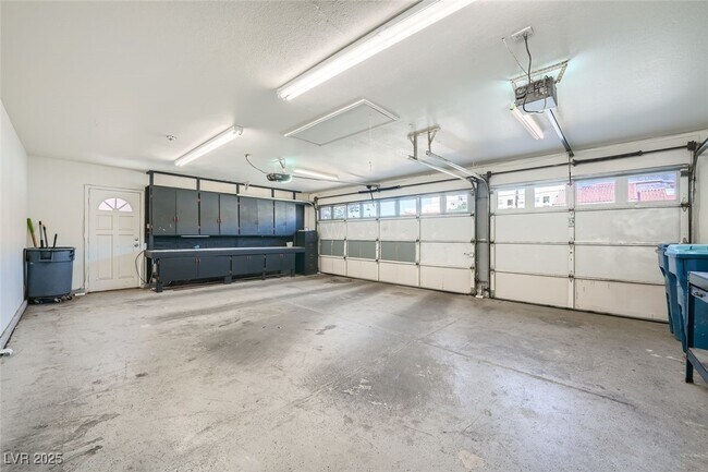 Building Photo - 712 Merialdo Ln