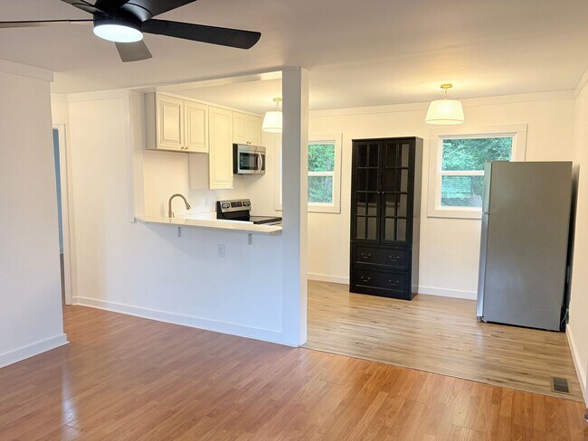 Building Photo - 484 Macon Hwy