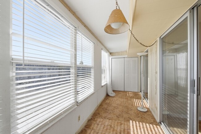 Building Photo - 384 Saxony Trail