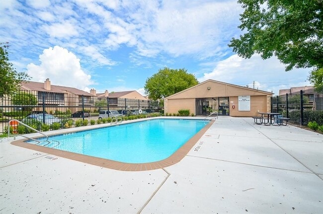 Building Photo - 10555 Turtlewood Ct