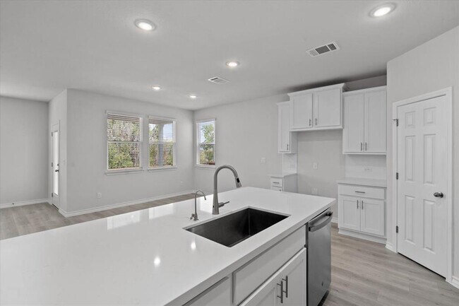 Building Photo - 4712 Plum Peach Bend