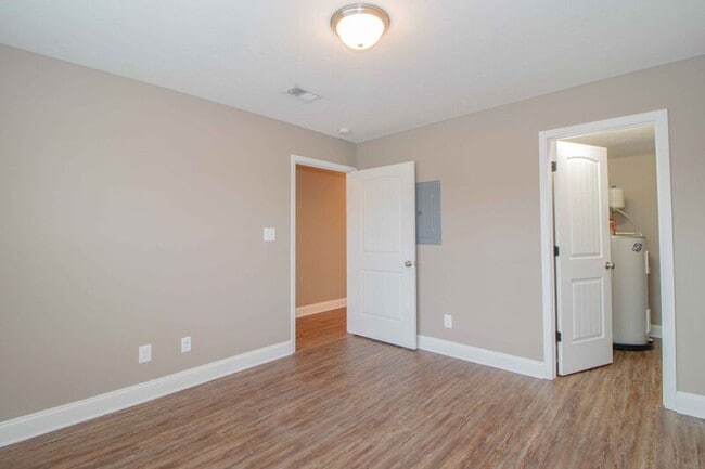 Building Photo - 325 Landrum Pl