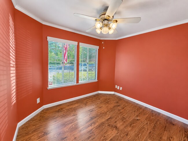 Building Photo - 760 Lake Front Dr