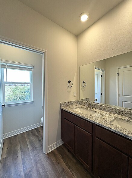 Building Photo - 1154 Lindsey Dr