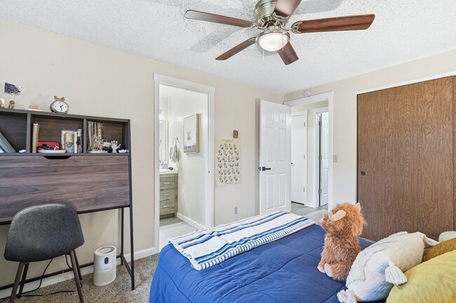 Building Photo - 3111 NE 51st St