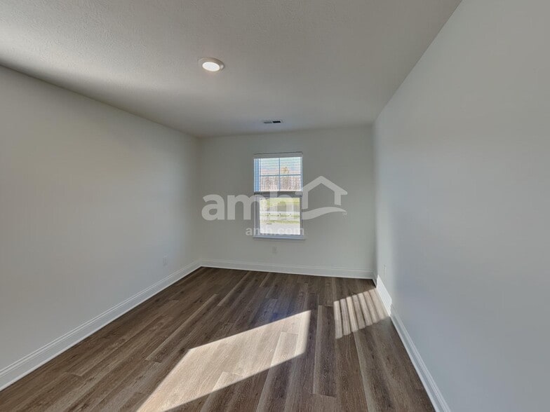 Building Photo - 1034 Heritage Blvd