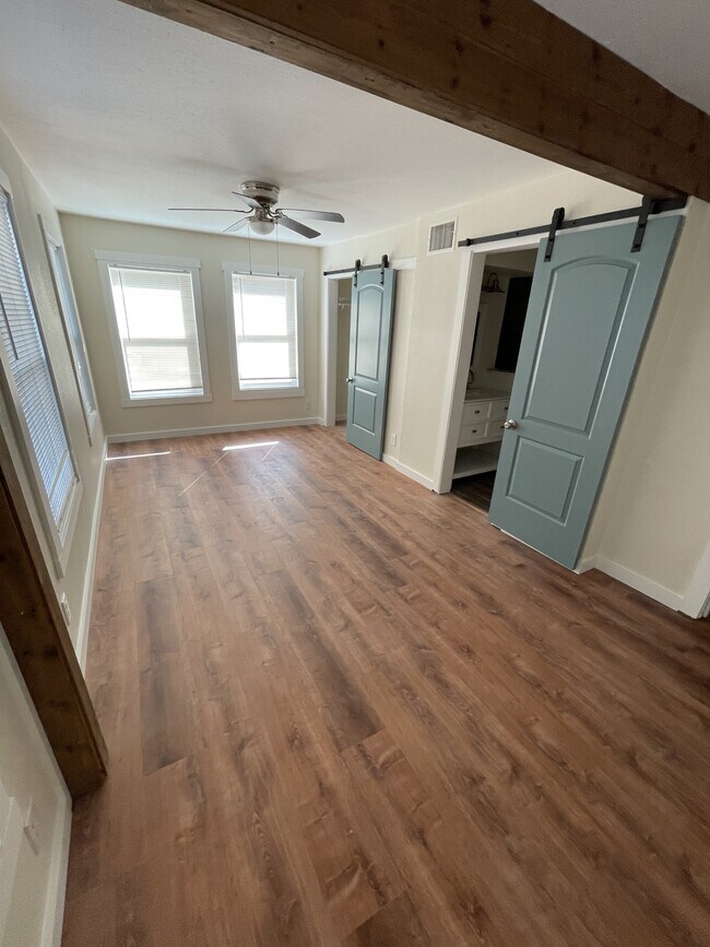 Building Photo - 226 Venice St