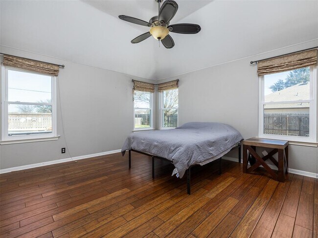 Building Photo - 208 S Buffalo Pass