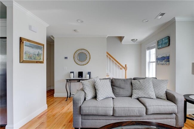 Building Photo - 17 Mariner Way