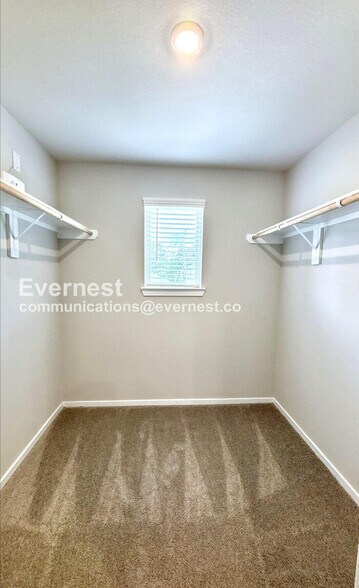 Building Photo - 5923 Hollyhock Ln