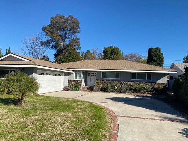 Building Photo - 5900 Cahill Ave