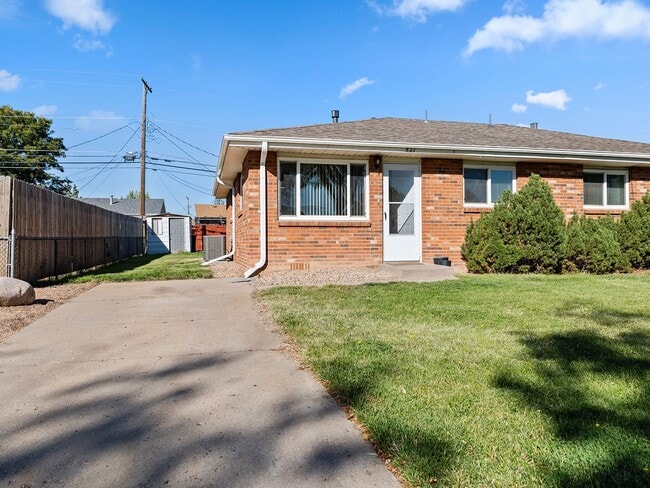 Building Photo - Charming 2-Bed, 1-Bath Duplex in Greeley, CO!