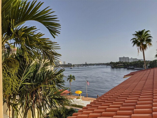 Building Photo - 341 N Birch Rd