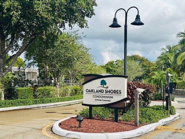 Building Photo - 3105 Oakland Shores Dr