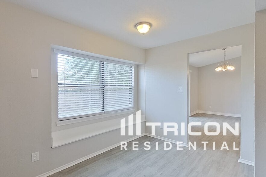 Building Photo - 7940 Bermejo Rd