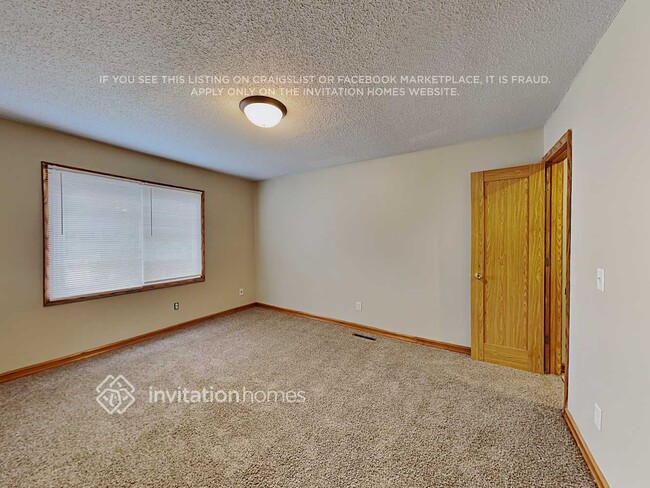 Building Photo - 6701 N Bryant Ave