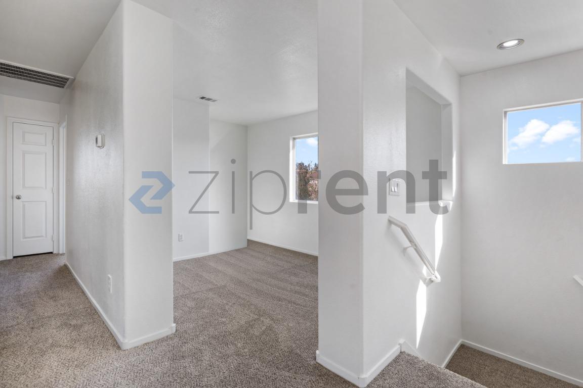 Building Photo - Unit