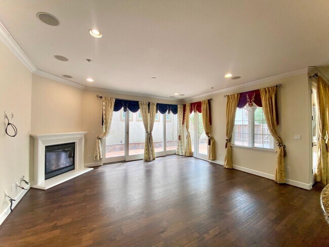 Building Photo - Dazzling 5-bedroom home in Fremont – Ardenwood Neighborhood!