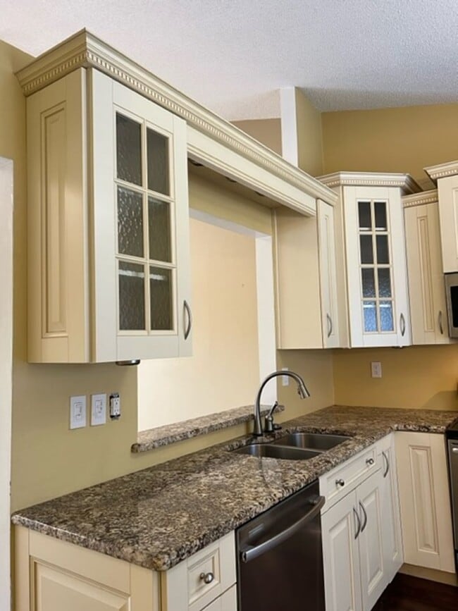 Building Photo - CONDO FOR RENT - HERONS COVE!