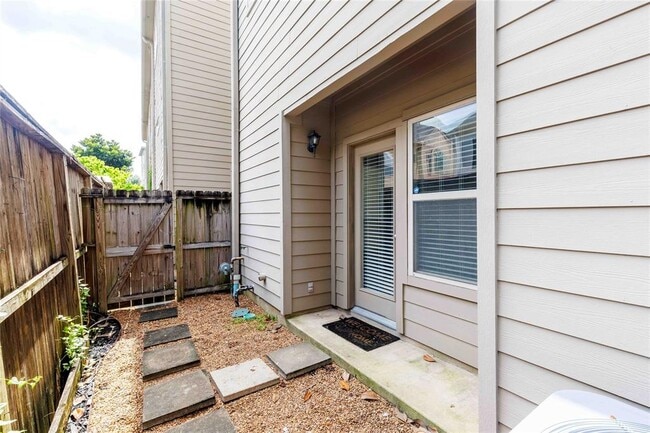 Building Photo - 5518 Crooms St